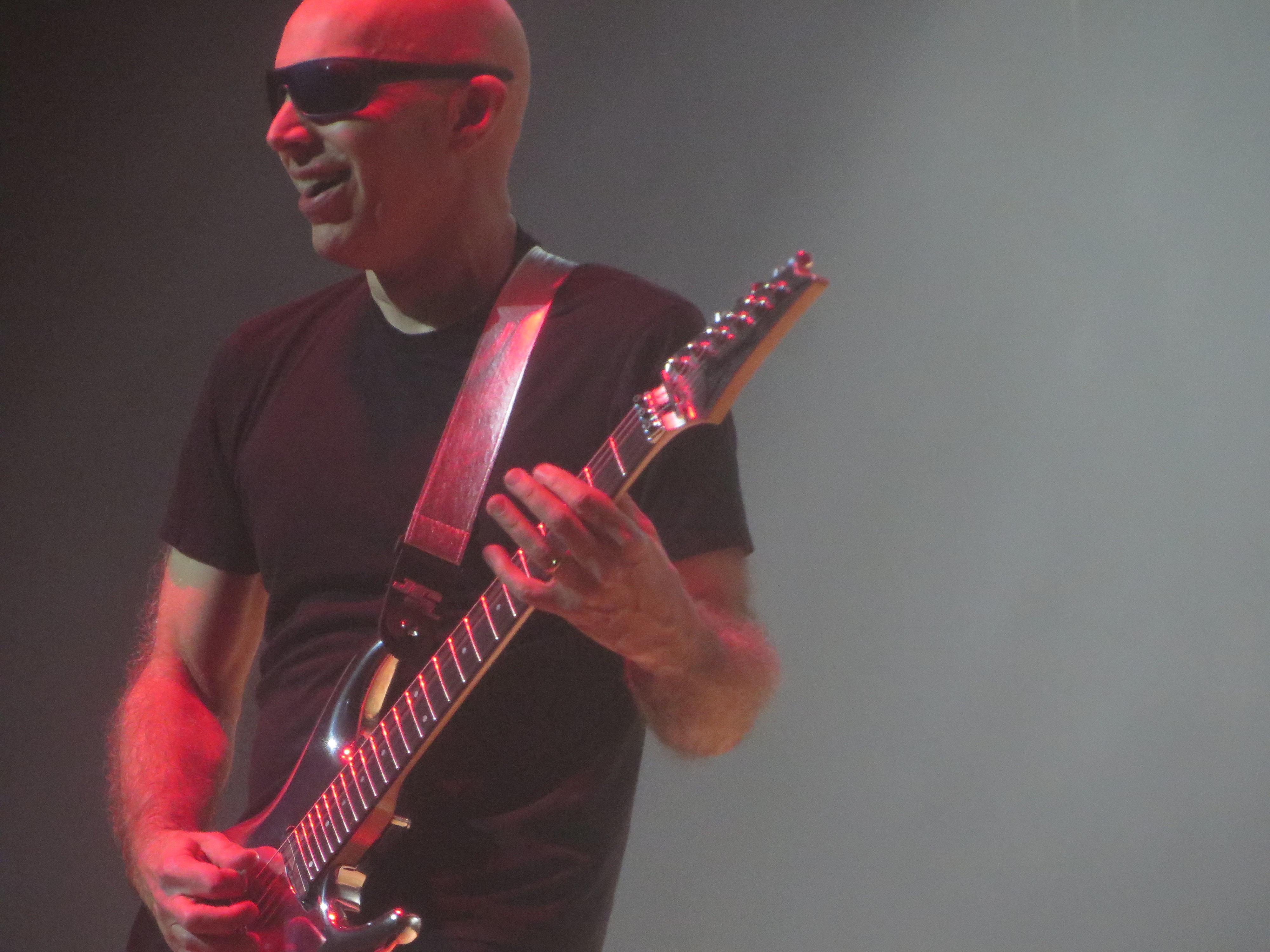 JoeSatriani2018-02-21MasseyHallTorontoCanada (16).JPG